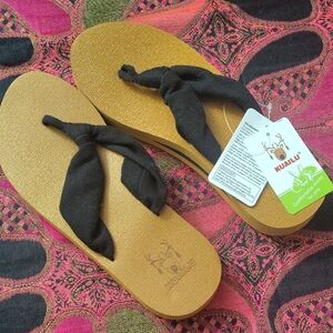Women's Black and Tan KUAILU Flip Flops